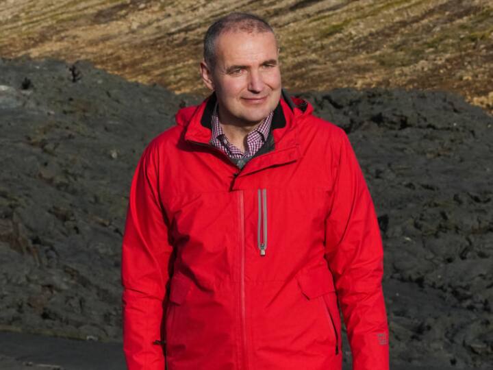 आइसलैंड के वर्तमान राष्ट्रपति जोहानसन एक क्वालिफाइड नेता हैं. इन्होंने इतिहास और राजनीति विज्ञान में पढ़ाई करते हुए वारविक यूनिवर्सिटी से स्नातक की डिग्री पूरी की. उसके बाद उन्होंने 1997 में आइसलैंड यूनिवर्सिटी से मास्टर डिग्री प्राप्त की.