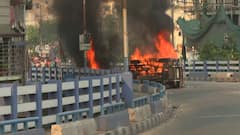 শিশুকন্যার নৃশংস হত্যায় রণক্ষেত্র তিলজলা, সাংবাদিকদের লক্ষ্য করে ইটবৃষ্টি