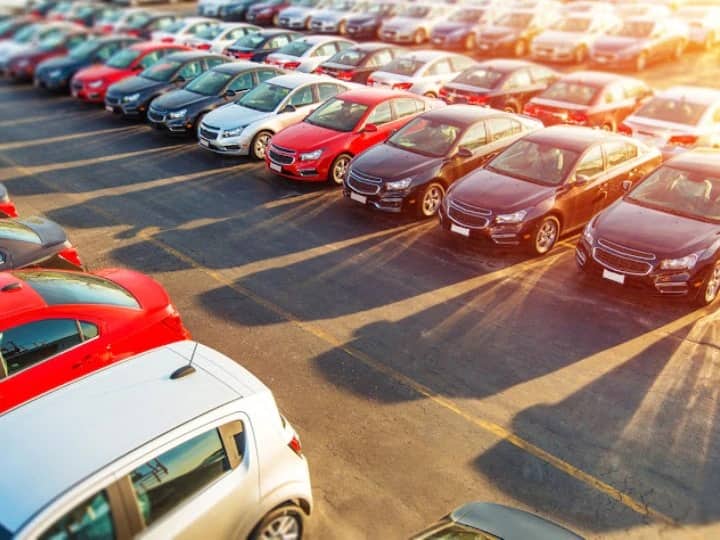 SUV sales continue to grow momentum for pvs in june 2023 June 2023 Car Sales: पैसेंजर व्हीकल्स की बिक्री में जबरदस्त उछाल, जानें मारुति सुजुकी से लेकर टोयोटा तक का हाल