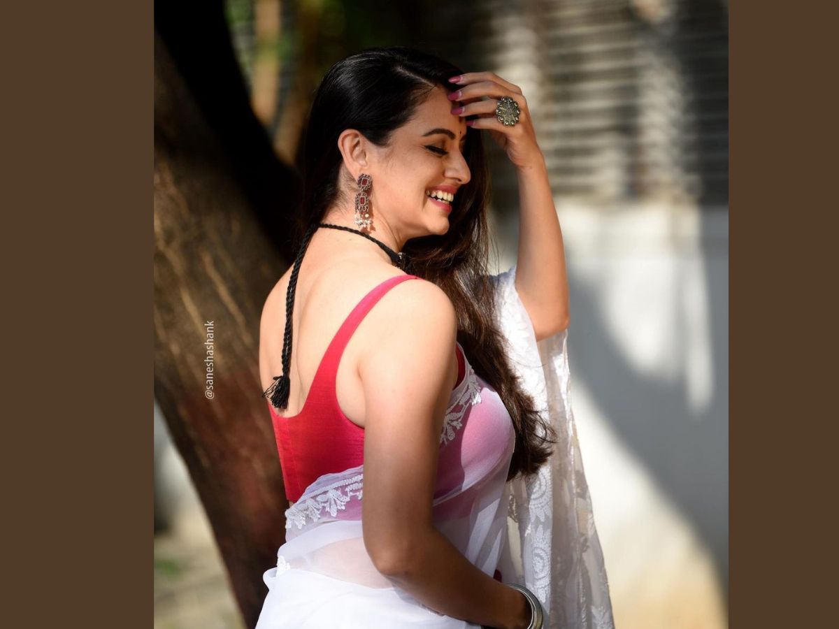 Shruti marathe hot photoshoot