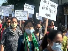 Ahmedabad: શાળા સંચાલકોએ અચાનક શાળા બંધ કરવાનો લીધો નિર્ણય, વાલીઓએ રેલી યોજી વિરોધ કર્યો