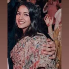 राधिका मर्चेंट ने बेस्ट फ्रेंड की शादी में दिखाया अपना ग्लैमरस लुक, फ्लोरल लहंगे में दी क्यूट स्माइल तो हर कोई हार बैठा दिल