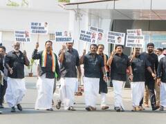 Congress Protest: ब्लैक कलर की पगड़ी और कुर्ते में खरगे, ब्लैक प्रोटेस्ट में सोनिया भी शामिल, देखिए तस्वीरें