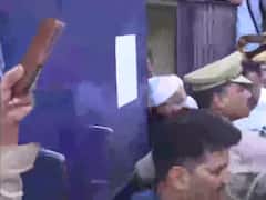 अतीक अहमद बेखौफ, तस्वीरों में देखिए साबरमती से यूपी आने तक किस अंदाज में दिखा माफिया