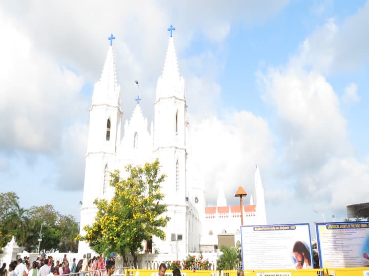 Nagaippattinam dist Velankanni Easter preparation TNN இயேசு கிறிஸ்து உயிர்ப்பு பெருவிழா - வேளாங்கண்ணியில் முன்னேற்பாடு பணிகள் தீவிரம்