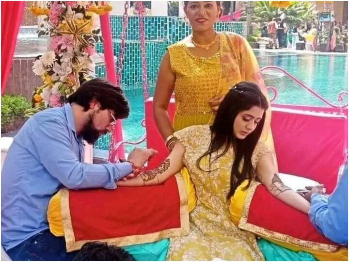 शादी बहुत ही धूमधाम के साथ संपन्न हुई. शादी संपन्न होते ही सोशल मीडिया पर रस्म की तस्वीरें आनी शुरू हो गईं.