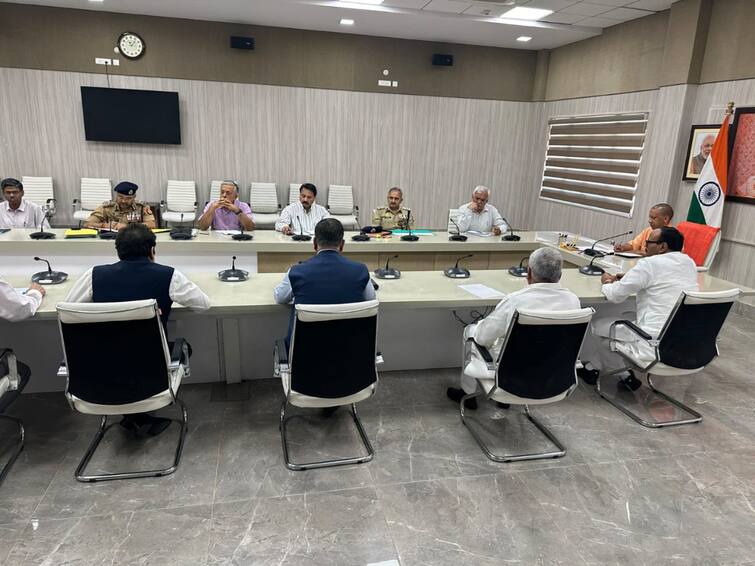 Chief Minister Yogi Adityanath Chaired Team 9 Meeting Today