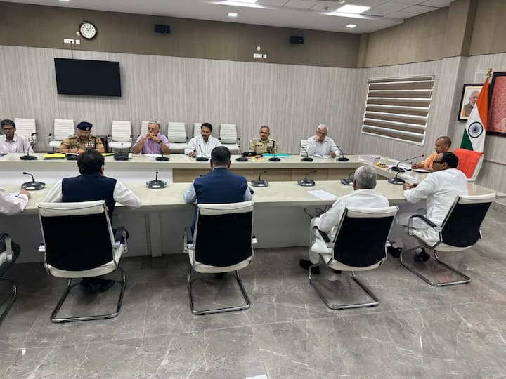 Coronavirus Case in UP: Chief Minister Yogi Adityanath Chaired Team 9 Meeting Today Dedicated Hospitals, Prompt Treatment, Covid Mock Drill: CM Adityanath Holds Review Meeting With Team-9 — Details
