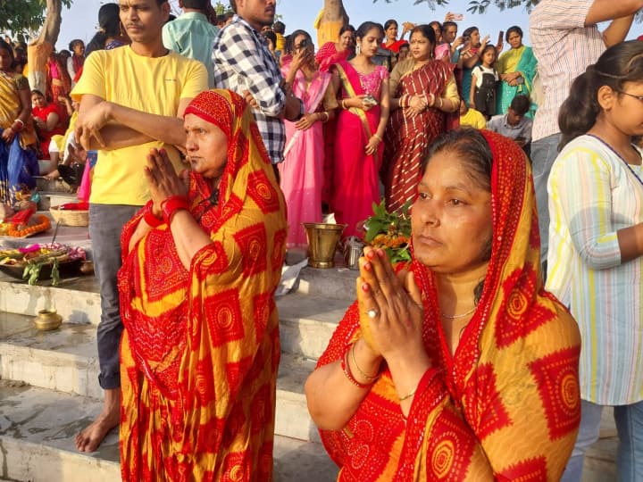 Chaiti chhath puja photos of devotees prayers at the ghats on the