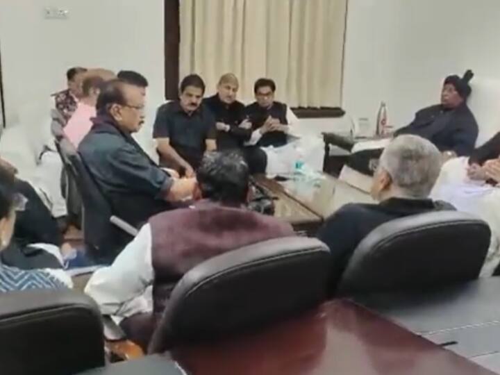 17 parties participated in today's meeting including Congress, Dravida Munnetra Kazhagam, Samajwadi Party, Janata Dal (United), Bharath Rashtr Samithi, Communist Party of India (Marxist), Rashtriya Janata Dal, Nationalist Congress Party, Communist Party of India, Indiam Union Muslim League, Marumalarchi Dravida Munnetra Kazhagam, Kerala Congress, Trinamool Congress, Revolutionary Socialist Party, Aam Aadmi Party, J&K National Conference, and Shiv Sena (Uddav Balasaheb Thackeray).