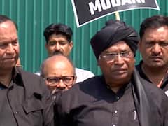Sonia, Kharge & Other Oppn Leaders Wear All Black In Protest Against Rahul Gandhi's Disqualification — SEE PICS