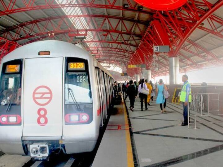 Delhi Metro: दिल्ली मेट्रो के पीए सिस्टम पर गलती से चला हरियाणवी गाना '2 नंबरी', फिर हुआ ये... Delhi Metro PA system played Haryanvi track 2 Numbari accidentally on station Delhi Metro: दिल्ली मेट्रो के पीए सिस्टम पर गलती से चला हरियाणवी गाना '2 नंबरी', फिर हुआ ये...