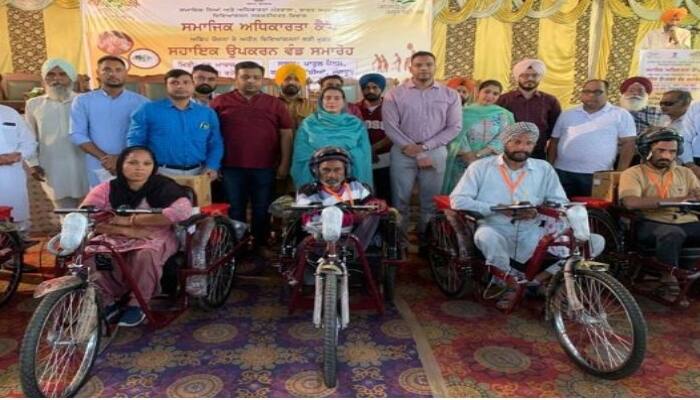 Sangrur district administration distributed support materials to the disabled during the district level event Sangrur News : ਸੰਗਰੂਰ ਜ਼ਿਲ੍ਹਾ ਪ੍ਰਸ਼ਾਸਨ ਵੱਲੋਂ ਜ਼ਿਲ੍ਹਾ ਪੱਧਰੀ ਸਮਾਗਮ ਦੌਰਾਨ ਦਿਵਿਆਂਗਜਨ ਨੂੰ ਵੰਡੀ ਗਈ ਸਹਾਇਕ ਸਮੱਗਰੀ