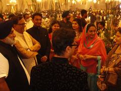 मायावती के भतीजे की शादी में विपक्षी पार्टी के नेता पत्नी के साथ हुए शामिल, देखिए क्या रहा BSP चीफ का रिएक्शन?