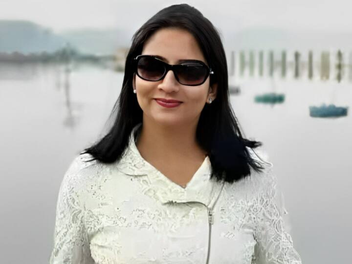 AHMEDABAD crime branch thug Kiran Patel wife Malini Patel arrested Accused of occupying Bungalow Ahmedabad News: खुद को PMO का टॉप अधिकारी बताने वाले किरन पटेल की पत्नी गिरफ्तार, उनपर हैं ये गंभीर आरोप