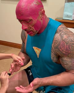 Dwayne Johnson: ‘வால் மட்டும் இல்லையே..சேட்டைக்கெல்லாம் சொந்தக்காரி..’மகள்களின் கையால் ‘மார்க்’ வாங்கிய ராக்!
