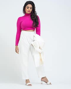 Sreemukhi Latest Pics : పింక్ టాప్ వేసిన శ్రీముఖి -  క్లాస్ లుక్‌లో బుల్లితెర రాములమ్మ