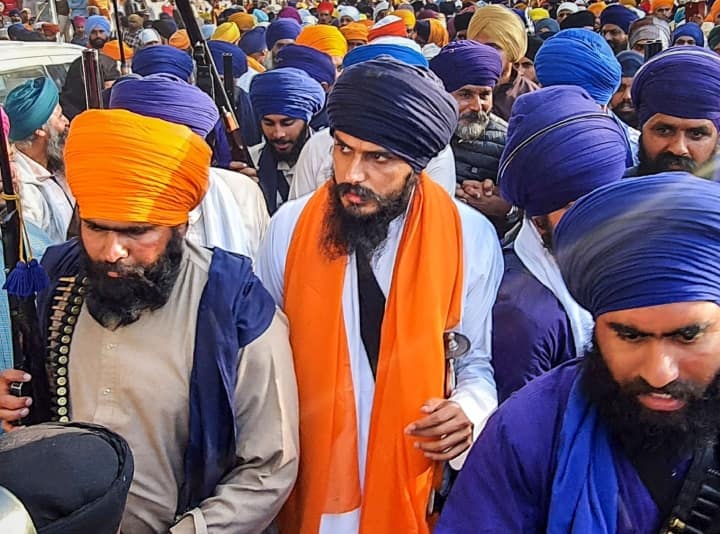 Amritpal singh Arrest Operation High alert on Uttarakhand-Nepal border ann Amritpal Arrest Operation: भगोड़े अमृतपाल को लेकर भारत-नेपाल बॉर्डर पर हाई अलर्ट, खोजी कुत्तों के साथ बढ़ाई गई गश्त