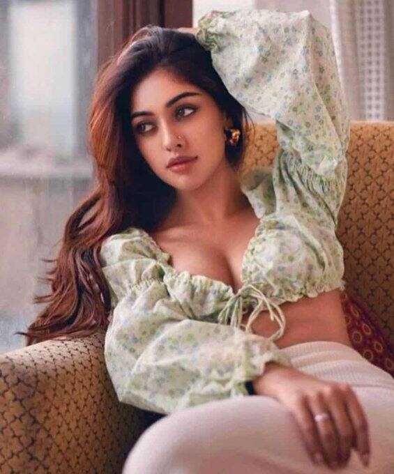 அனு இம்மானுவேல் தென்னிந்திய திரைத்துறையில் வளர்ந்து வரும் நடிகைகளுள் ஒருவர்.