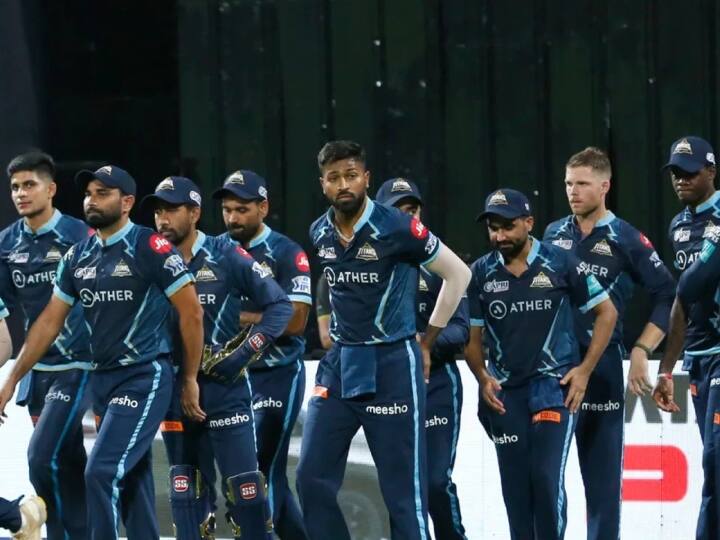 इस तरह लीग स्टेज में टॉपर रहने के बाद गुजरात टाइटंस ने प्लेऑफ के लिए क्वॉलीफाई किया. वहीं, इस टीम ने प्लेऑफ में भी अपने शानदार फॉर्म को बरकरार रखा. (फोटो क्रेडिट- सोशल मीडिया)