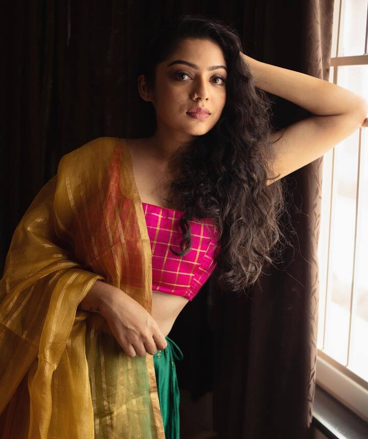 తెలుగులో మెరుస్తున్న కన్నడ బ్యూటీ వర్ష బొల్లమ్మ. 2015లో తమిళ సినిమాతో తన కెరీర్ మొదలుపెట్టింది.