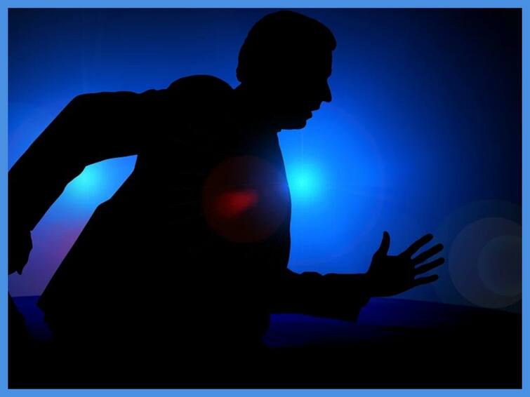 Delhi Man Live Streams Suicide Attempt On Facebook, Saved By Delhi Police தற்கொலை செய்யப்போவதாக ஃபேஸ்புக்கில் லைவ் செய்த இளைஞர்… என்ன நடந்தது?