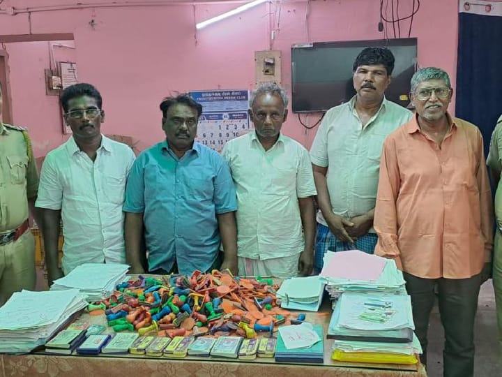 Crime: போலி சான்றிதழ்கள் தயாரிப்பில் ஈடுபட்ட 5 பேர் கைது;  80க்கும் மேற்பட்ட சீல்கள் பறிமுதல் - அதிரவைக்கும் பின்னணி..!