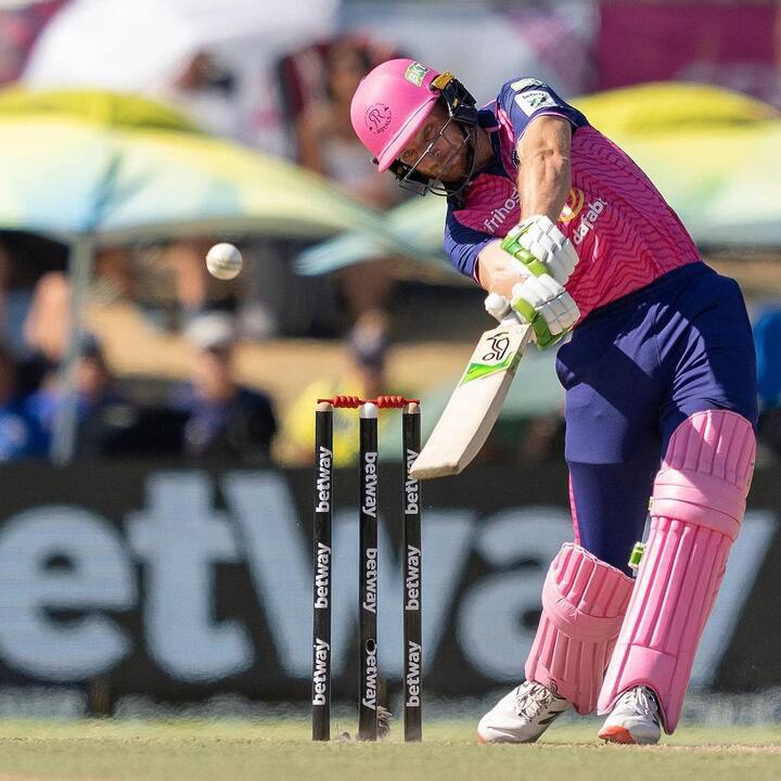 इस लिस्ट में राजस्थान से खेलने वाले जॉस बटलर दूसरे नंबर पर आते हैं. बटलर ने आईपीएल 2020 से लेकर अब तक कुल 74 छक्के लगाए हैं. इस दौरान बटलर ने कुल 37 मैच खेले हैं, जिसमें उन्होंने 1445 रन बनाए हैं.