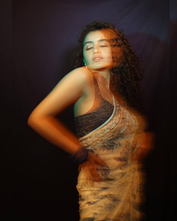Anupama Parameswaran Photos: శారీలో సొగసుల అనుపమ
