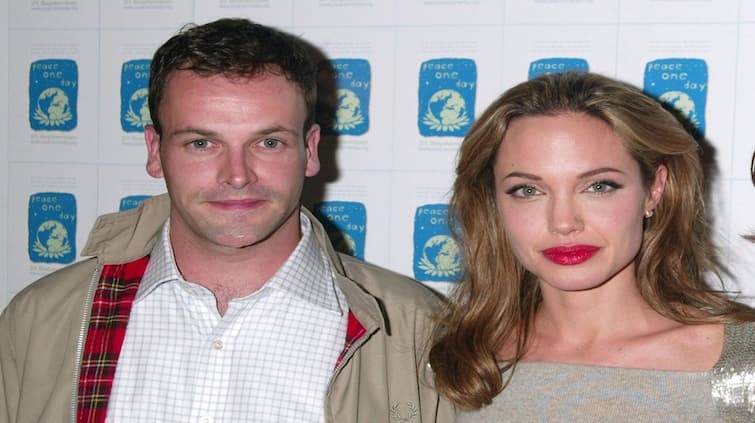 angelina-jolie-love-story-with-jonny-lee-miller-affair-marriage-divorce-unknown-facts Angelina Jolie: ਹਾਲੀਵੁੱਡ ਅਦਾਕਾਰਾ ਐਂਜਲੀਨਾ ਜੌਲੀ ਨੇ ਆਪਣੇ ਖੂਨ ਨਾਲ ਲਿਖਿਆ ਸੀ ਪ੍ਰੇਮੀ ਦਾ ਨਾਂ, ਦਿਲਚਸਪ ਹੈ ਅਦਾਕਾਰਾ ਦੀ ਪ੍ਰੇਮ ਕਹਾਣੀ