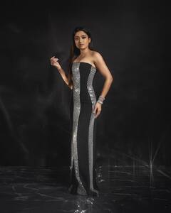 Rashmika Mandanna : 'श्रीवल्ली'चा हॉट अँड ग्लॅमरस लूक, किलर स्माईलनं चाहत्यांना केलं घायाळ