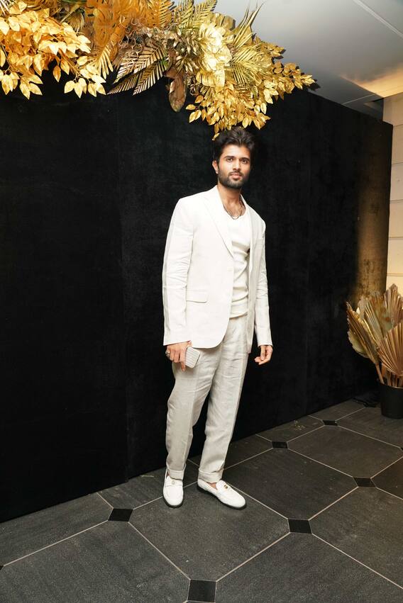 Ram Charan Birthday Party photos 2023 : రామ్ చరణ్ బర్త్ డే పార్టీలో స్టార్స్ సందడి - ఎవరెవరు వచ్చారో చూశారా?
