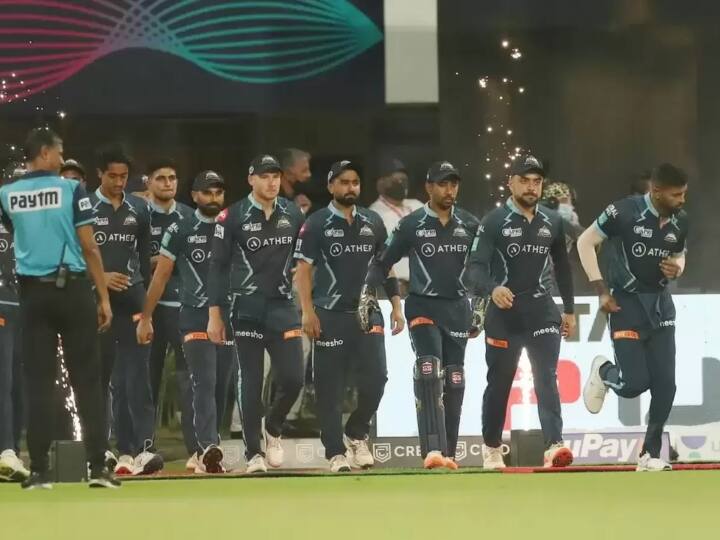 आईपीएल 2022 में गुजरात टाइटंस के लिए कप्तान हार्दिक पांड्या ने सबसे ज्यादा रन बनाए. हार्दिक पांड्या ने 15 मैचों में 487 रन बनाए. इसके अलावा हार्दिक पांड्या आईपीएल 2022 में सबसे ज्यादा रन बनाने वाले बल्लेबाजों की फेहरिस्त में चौथे नंबर पर रहे. (फोटो क्रेडिट- सोशल मीडिया)