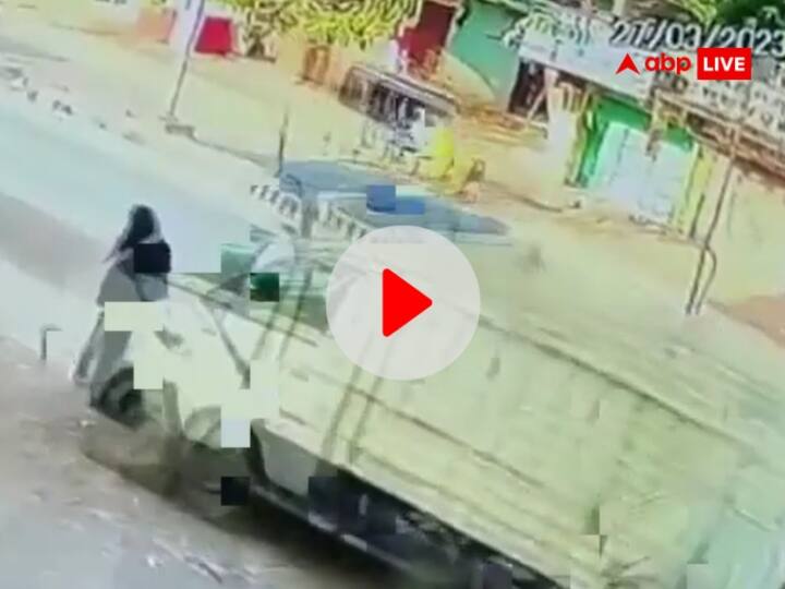 Watch: 9 साल के बेटे से मिलने जा रही मां थी, हैदराबाद में मिनी ट्रक की चपेट में आने से हुई दर्दनाक मौत