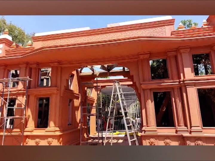 या तीन दिवसीय रामनवमी उत्सवासाठी राज्यभरातून शेकडो पालख्यांसह दरवर्षी लाखो साईभक्त शिर्डीत दाखल होतात.