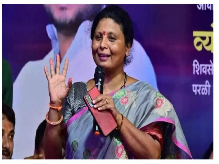 maharashtra political news Shiv sena Shinde faction MLA sanjay shirsat comment on Thackeray Faction leader sushma andhare Sushma Andhare :  48 तासांत संजय शिरसाट यांच्यावर कारवाई करा; ठाकरे गटाचं शिष्टमंडळ पोलीस आयुक्तालयात