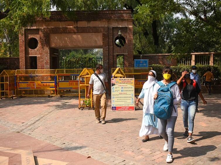 Women Students Of DU College Claim Men Scaled Walls, Harassed Them During Fest Women Students Of DU College Claim Men Scaled Walls, Harassed Them During Fest