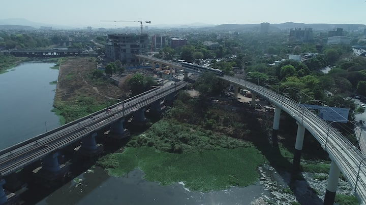 पुणे मेट्रोची सोमवारी शिवाजीनगर कोर्ट ते रुबी हॉल स्थानकांदरम्यान यशस्वी चाचणी घेण्यात आली.