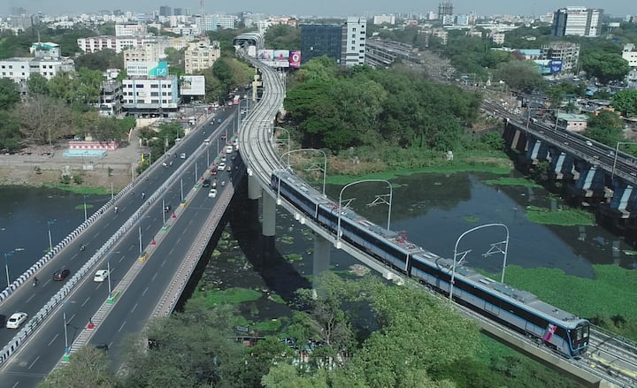 मेट्रोने दिवाणी न्यायालय (शिवाजीनगर) स्थानकावरून दुपारी 3:50 वाजता सुटली 4:07 वाजता रुबी हॉल स्थानकावर पोहोचले. या मेट्रोचा वेग ताशी 10 किमी होता.
