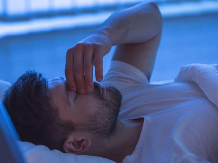 Sleeping More Than 8-9 Hours Daily You Will Suffer From These 5 Diseases क्या आप भी रोज 7-8 घंटे से ज्यादा सोते हैं? संभल जाइए वरना ये 5 बीमारियां आपको जकड़ लेंगी
