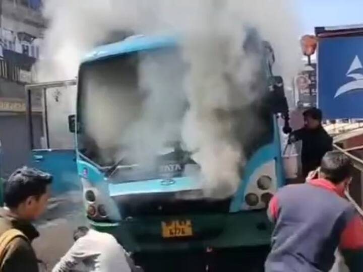 Himachal Pradesh HRTC bus Fire broke in Shimla lift parking fire brigade controlled ANN Shimla लिफ्ट पार्किंग के नजदीक HRTC बस में लगी आग, फायर बिग्रेड ने आग पर पाया काबू