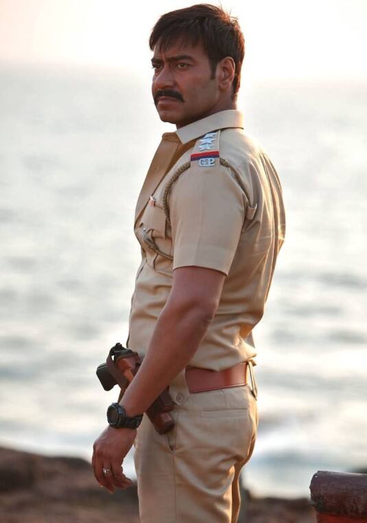 बॉलीवुड के फेमस डायरेक्टर रोहित शेट्टी और अजय देवगन हाल ही में साथ नजर आए थे. जिसके बाद अटकले लगाई जा रही हैं कि ये जोड़ी 'सिंघम 3' के लिए तैयारी कर रही है. वैसे मीडिया रिपोर्ट्स की माने तो इस फिल्म की स्क्रिप्टिंग का काम जारी है.