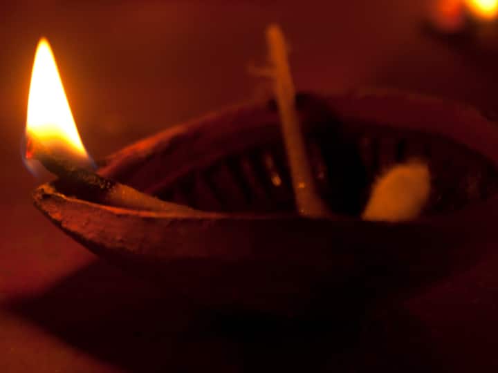 Gurugram: A burning lamp in the temple fell on the cot, painful death of a newborn child due to scorching