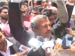 Garland With Shoes From 'Umesh And Raju Pal's Family' Awaits Atiq Ahmed At Prayagraj Court. WATCH