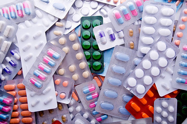 Essential Drugs Price Hike : सर्वसामान्यांच्या खिशाला कात्री लावणारी बातमी आहे. अत्यावश्यक औषधांच्या किंमती एप्रिलपासून वाढणार आहेत.