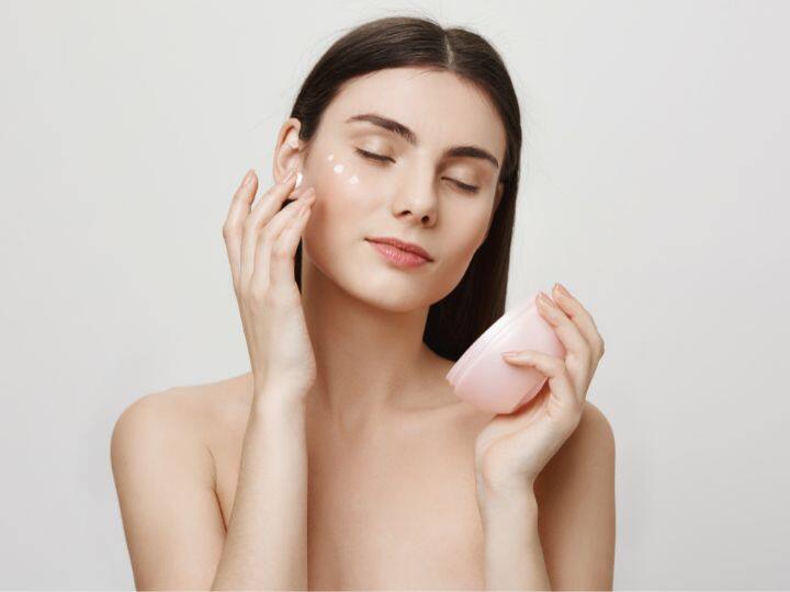 सेलेब्स की तरह ग्लो करेगी आपकी स्किन... बस डेली लाइफ में ध्यान रखें ये 5 छोटी बातें how to get glowing skin like celebs with easy tips in daily life in hindi सेलेब्स की तरह ग्लो करेगी आपकी स्किन... बस डेली लाइफ में ध्यान रखें ये 5 छोटी बातें