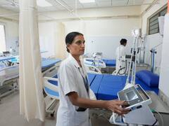 सावधान! फिर सताने लगा कोरोना, दो हफ्ते में 2.5 गुना बढ़े कोविड प्रभावित जिले