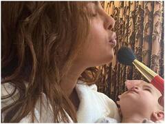 क्या नन्ही मालती को मेकअप टिप्स दे रही हैं प्रियंका चोपड़ा 'देसी गर्ल' ने शेयर की है बेटी के साथ सुपर क्यूट तस्वीर