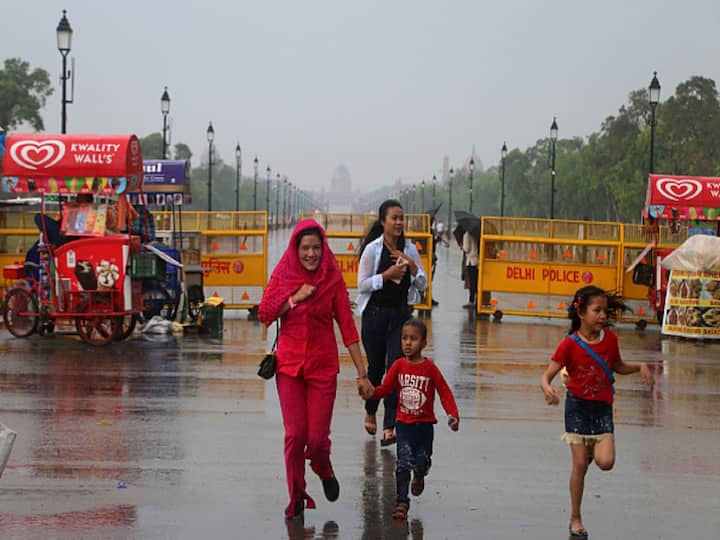 Fresh Western Disturbance To Hit Northwest India On Wednesday, Rain Likely In Delhi On March 30, 31 Fresh Western Disturbance To Hit Northwest India On Wednesday, Rain Likely In Delhi On March 30, 31