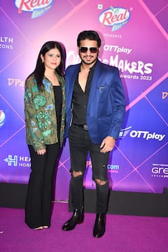 చిరిగిన ప్యాంటు, పక్కన భార్య - అవార్డుల ఫంక్షన్‌లో మెరిసిపోతున్న నిఖిల్!